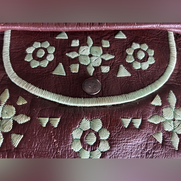 Moroccan cross body bag w/green embroidery - Picture 2 of 5